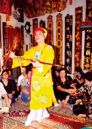Hầu đồng, văn hóa dân gian cổ người Việt ảnh 1