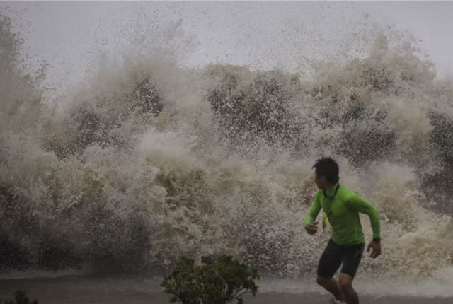 Bão Sarika với gió giật cấp 14 gây nhiều thiệt hại ở Trung Quốc ảnh 6