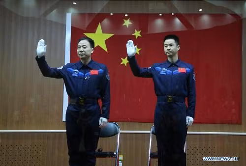 Trung Quốc phóng tàu vũ trụ Thần Châu 11 ảnh 1