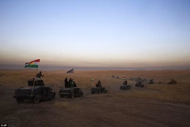 Các cánh quân Iraq rầm rập xuất trận giải phóng Mosul khỏi tay IS ảnh 1