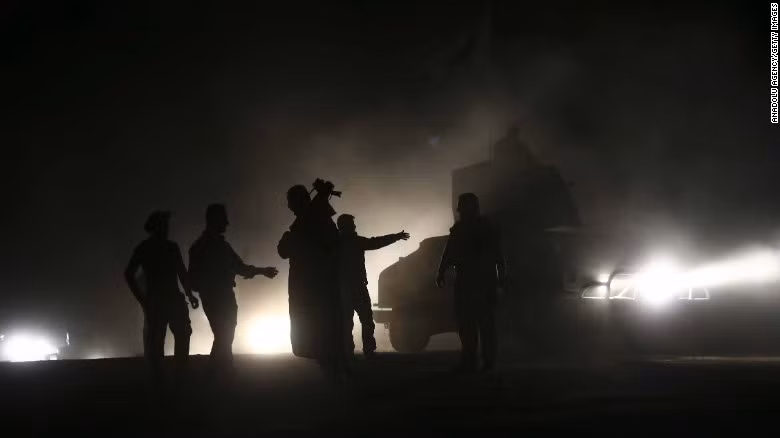 Mosul mịt mù khói lửa trong ngày thứ hai tổng tấn công ảnh 5