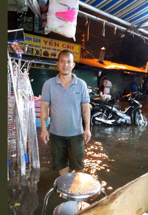 TP Hồ Chí Minh lại ngập nặng do triều cường và mưa lớn ảnh 16