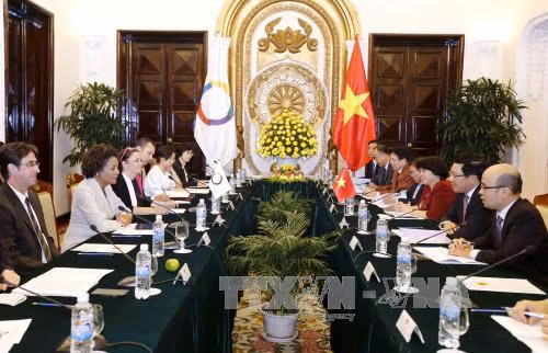 Phó Thủ tướng Phạm Bình Minh hội đàm với Tổng Thư ký Tổ chức Quốc tế Pháp ngữ ảnh 2