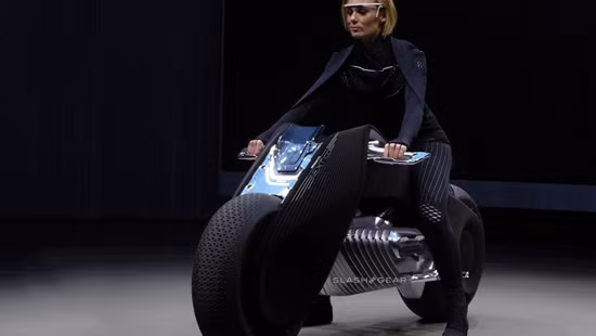 Hãng BMW “trình làng” xe môtô tự cân bằng động ảnh 1