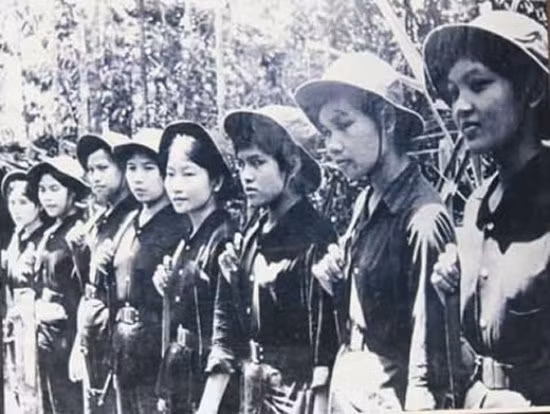 Khánh thành Bia chiến công 11 cô gái sông Hương ảnh 2