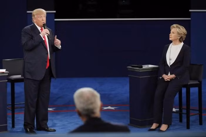 Ông Trump thề nếu thành Tổng thống sẽ bỏ tù bà Clinton ảnh 1