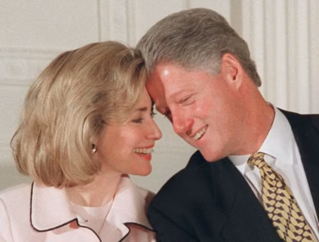 Những bức ảnh giá trị về chuyện tình của ông bà Clinton ảnh 11