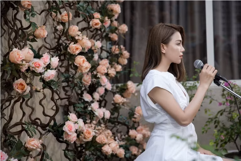 Trà Ngọc Hằng ra MV khoe giọng hát mộc trên ban công nhà ảnh 5
