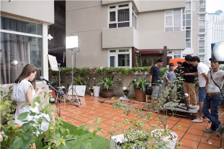 Trà Ngọc Hằng ra MV khoe giọng hát mộc trên ban công nhà ảnh 4