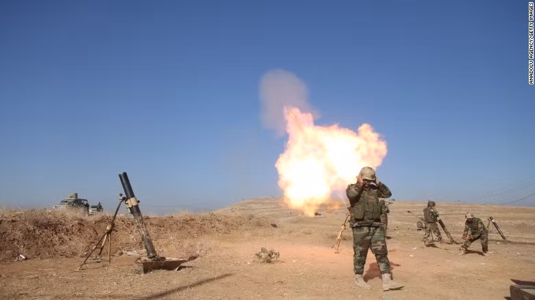 Mosul mịt mù khói lửa trong ngày thứ hai tổng tấn công ảnh 1