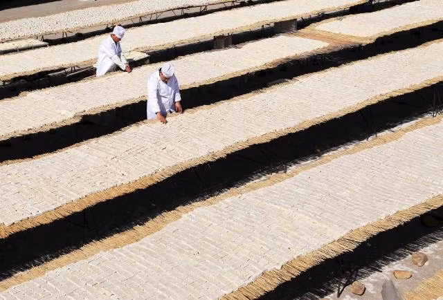 “Đột nhập” các xưởng chế biến đồ ăn của Trung Quốc ảnh 13