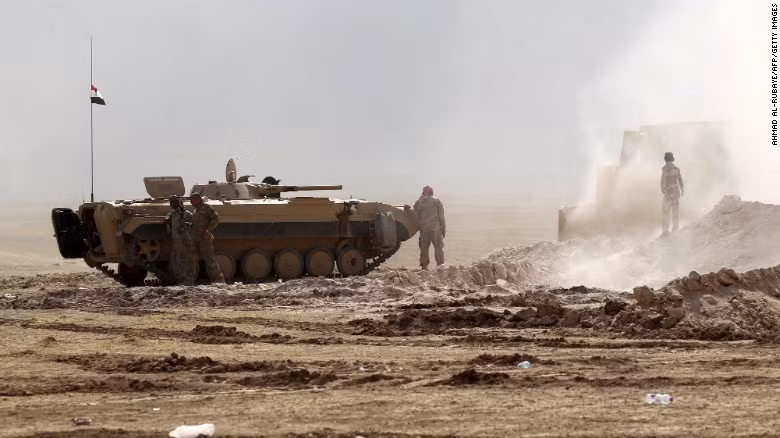 Mosul mịt mù khói lửa trong ngày thứ hai tổng tấn công ảnh 6