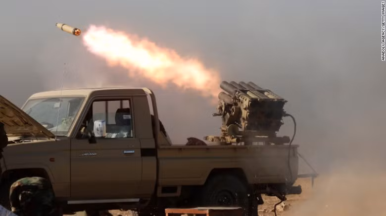 Mosul mịt mù khói lửa trong ngày thứ hai tổng tấn công ảnh 2