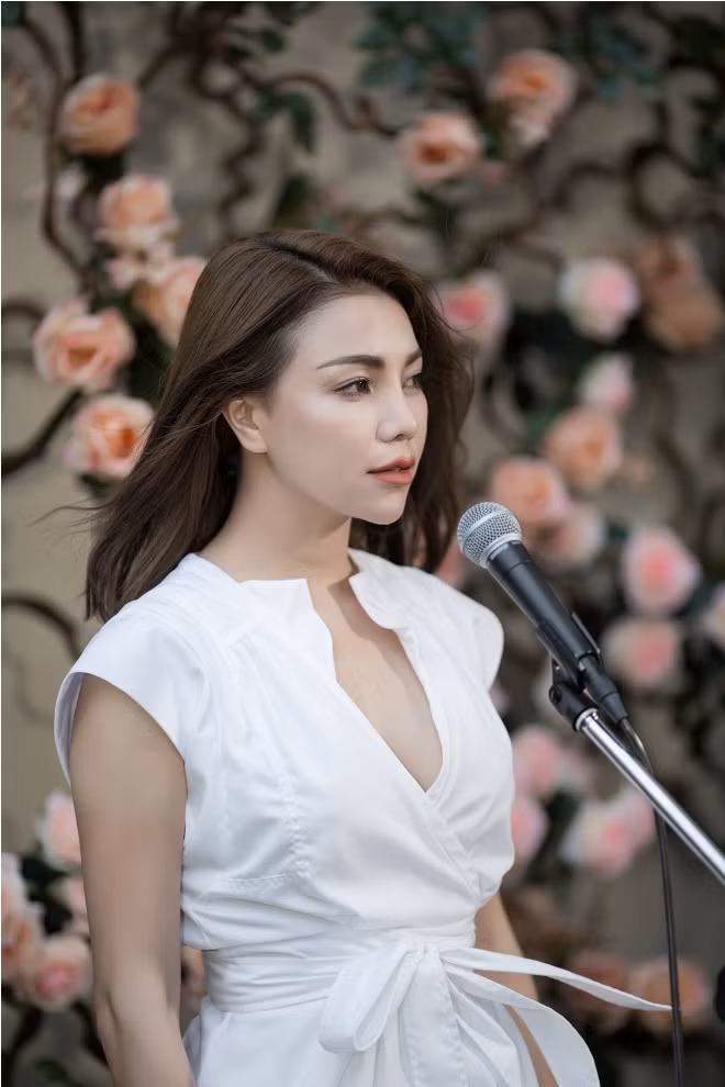Trà Ngọc Hằng ra MV khoe giọng hát mộc trên ban công nhà ảnh 9