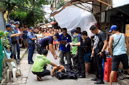 100 ngày cầm quyền đầy tranh cãi của ông Duterte ảnh 2