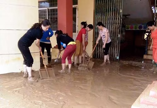 Quảng Bình: Nước rút, giáo viên học sinh hối hả dọn trường ảnh 4