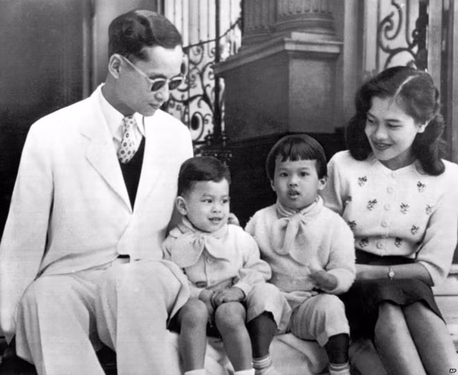 Nhìn lại cuộc đời Nhà vua Bhumibol qua ảnh ảnh 3