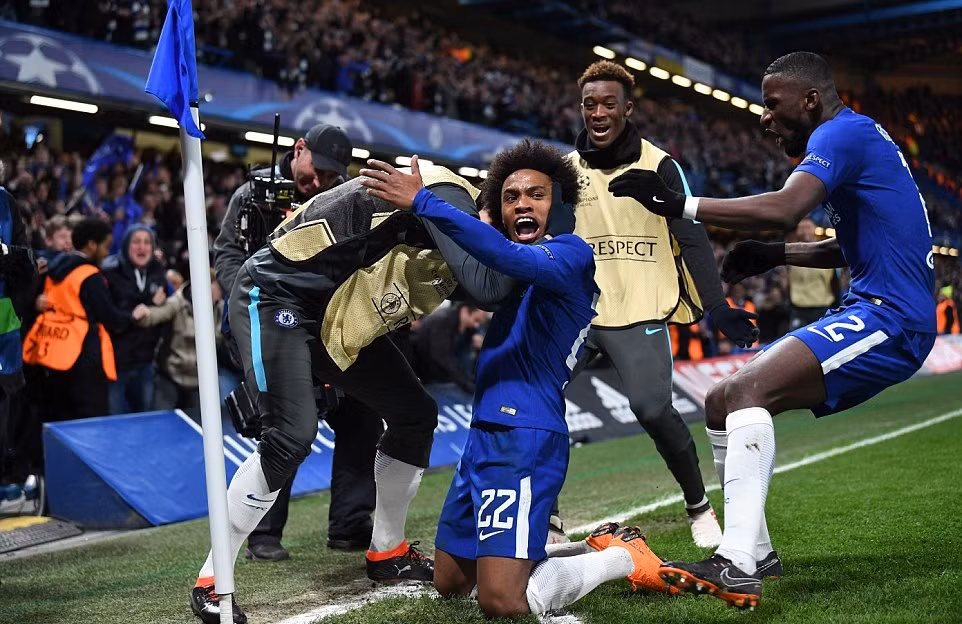 Chelsea ‘tuột tay’ chiến thắng trong gang tấc, Lionel Messi ‘phá dớp’ ghi bàn ảnh 2