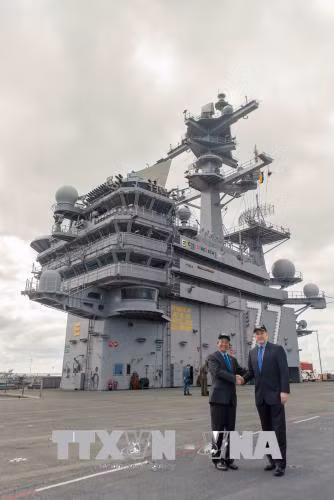 Đại sứ Việt Nam tại Mỹ Phạm Quang Vinh thăm Norfolk và tàu sân bay USS George H.W. Bush ảnh 2