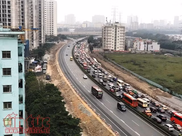 Ngày cuối nghỉ Tết Mậu Tuất: Ô tô kéo dài hàng km trên cao tốc Pháp Vân ảnh 4
