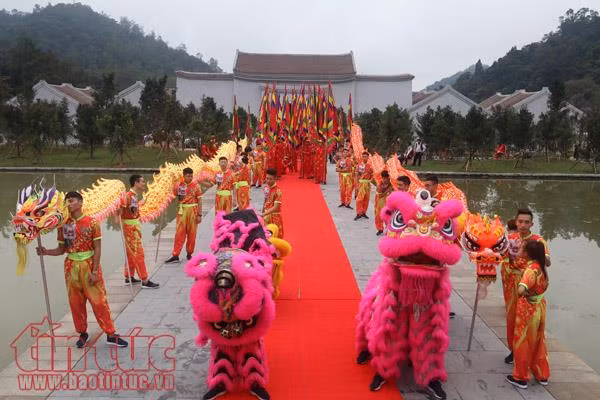 Hàng vạn người về dự lễ khai hội Xuân Yên Tử 2018 ảnh 1