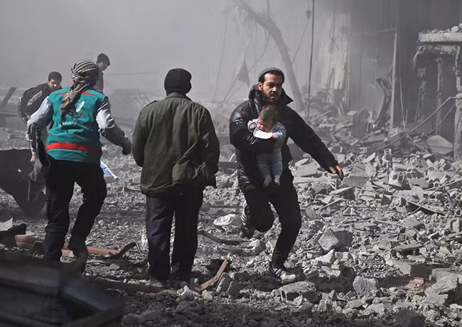 Xót xa cảnh người Syria mắc kẹt trong 'tử địa' Đông Ghouta sau cơn mưa bom ảnh 7