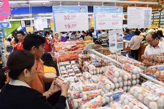 Lượng khách đến siêu thị tăng 3 lần trong ngày Tết ảnh 1