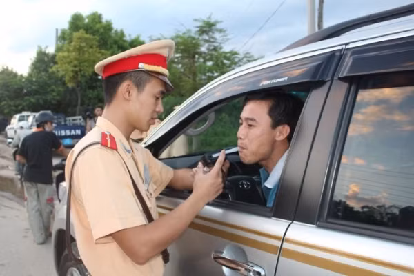 SOS lạm dụng rượu bia gây tai nạn giao thông ảnh 1