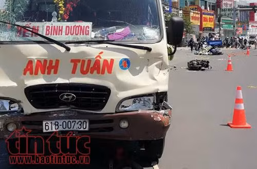 Xe khách vượt đèn đỏ tông hàng loạt xe máy, nhiều người nguy kịch ảnh 2