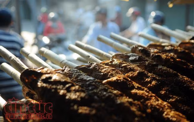 Cá lóc nướng đắt hàng ngày vía Thần Tài ảnh 6