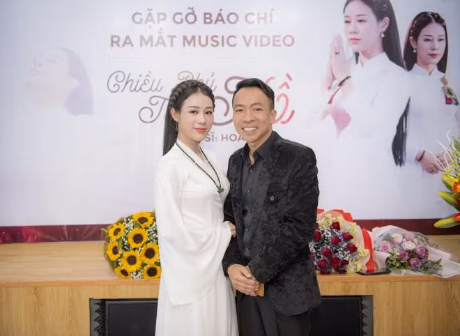 Nghe Hoa Trần hát 'Chiều phủ Tây Hồ' đậm chất tín ngưỡng thờ Mẫu Tam Phủ ảnh 2