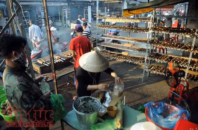 Cá lóc nướng đắt hàng ngày vía Thần Tài ảnh 4