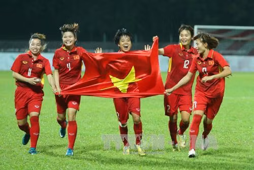 Vô địch SEA Games 29, bóng đá nữ Việt Nam nhận thưởng gần 4 tỷ đồng ảnh 1