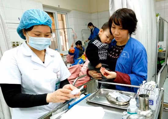 Mùa cúm, lạm dụng thuốc kháng vi rút có thể gây nhờn thuốc ảnh 1