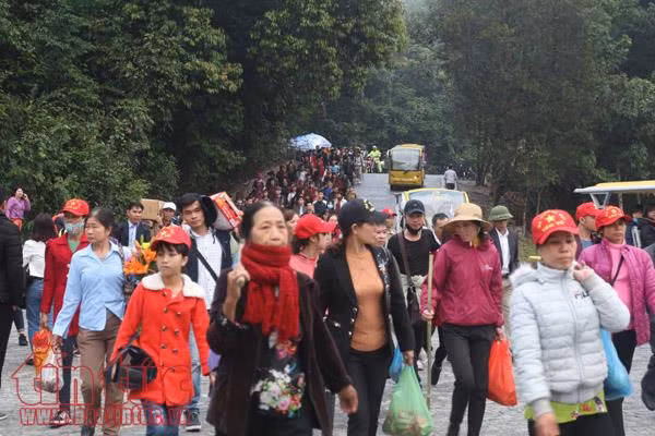Hàng vạn người về dự lễ khai hội Xuân Yên Tử 2018 ảnh 6
