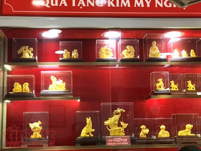 Chiều mùng 10 tháng Giêng, đông nghẹt người xếp hàng mua vàng ngày vía Thần tài ảnh 3