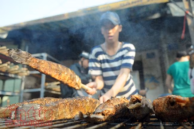 Cá lóc nướng đắt hàng ngày vía Thần Tài ảnh 7