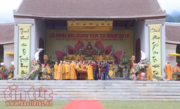 Hàng vạn người về dự lễ khai hội Xuân Yên Tử 2018 ảnh 5
