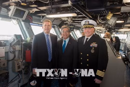 Đại sứ Việt Nam tại Mỹ Phạm Quang Vinh thăm Norfolk và tàu sân bay USS George H.W. Bush ảnh 1