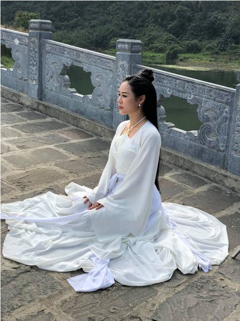 Nghe Hoa Trần hát 'Chiều phủ Tây Hồ' đậm chất tín ngưỡng thờ Mẫu Tam Phủ