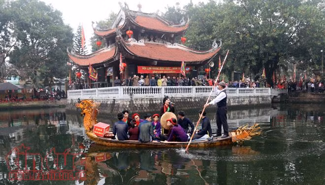 Biển người đổ về hội Lim nghe quan họ ảnh 11