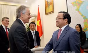 Phó Thủ tướng Hoàng Trung Hải tiếp ông Tony Blair