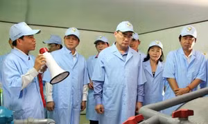 Đồng chí Nguyễn Thiện Nhân thăm cơ sở kinh tế tại Bạc Liêu