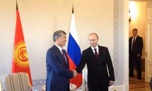 Tổng thống Putin tái xuất sau 10 ngày vắng bóng 