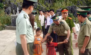 Giải cứu 54 phụ nữ và trẻ em bị lừa bán ra nước ngoài