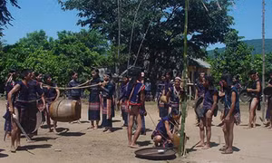 Giúp dân làng có cuộc sống ấm no