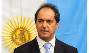 Ứng cử viên đảng cầm quyền Daniel Scioli dẫn đầu 