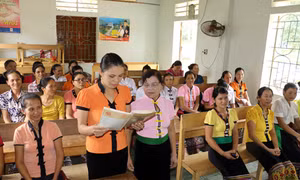 Đẩy mạnh công tác xóa mù chữ cho phụ nữ
