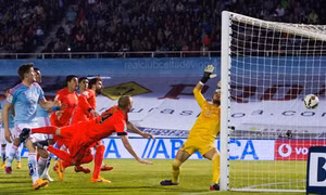 Barca tái lập khoảng cách với Real