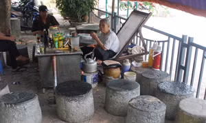 Độc đáo quán trà 'cối đá' giữa Thủ đô